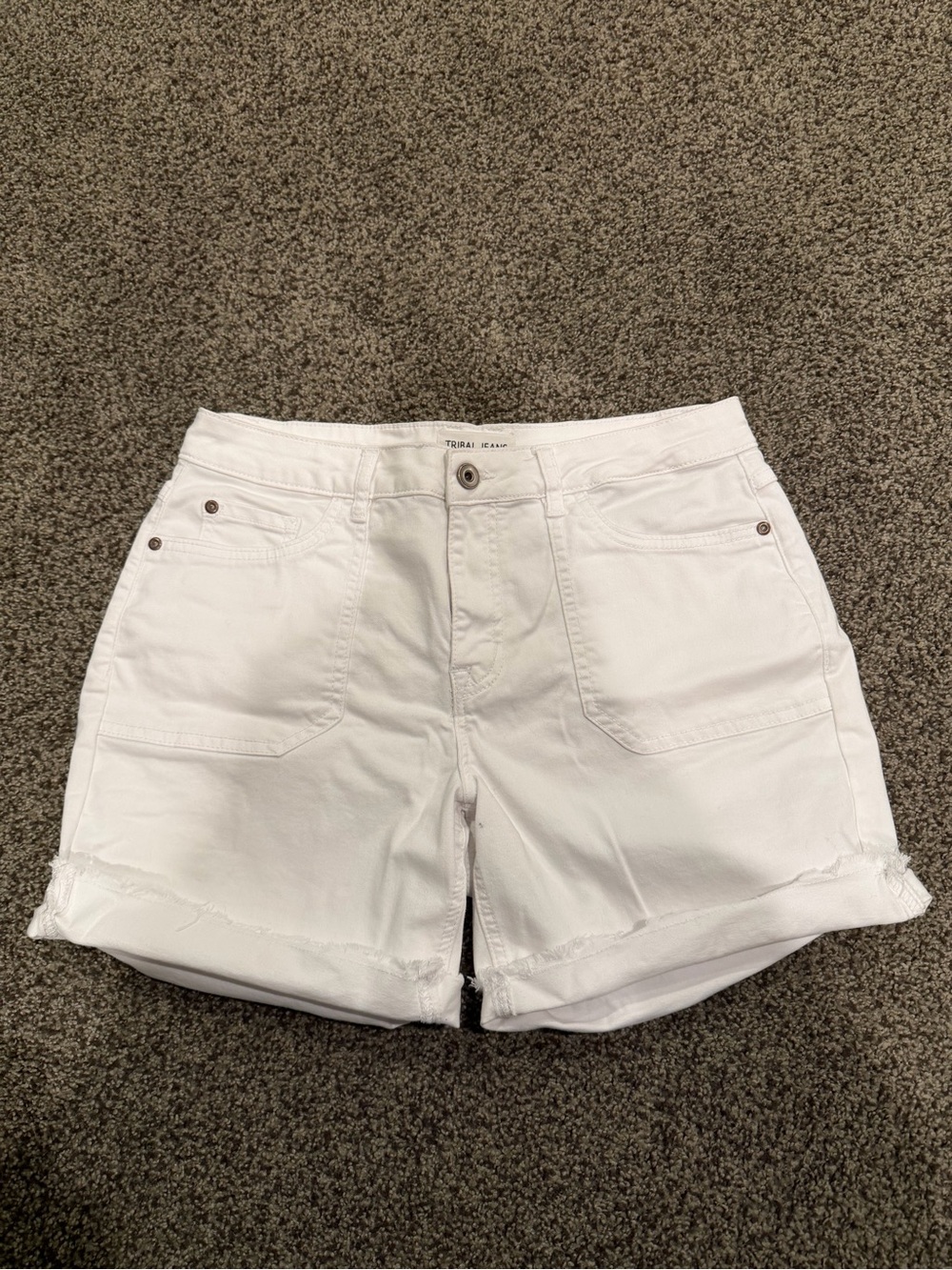 Tribal Audrey Mid-Rise True White Superstretch Women’s Denim Shorts 7” inseam